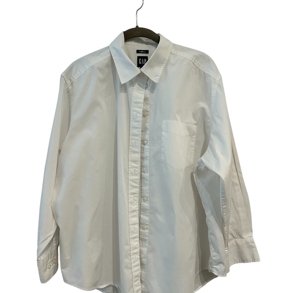 GAP Women’s Classic White Button Down Shirt